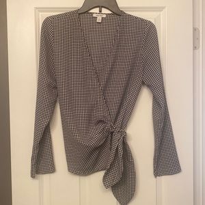 XS Nine West black and white houndstooth wrap shirt